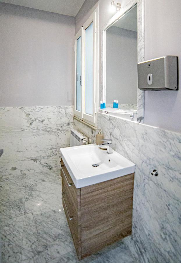 Elegante Camera Con Finiture Di Lusso Appena Ristrutturata Marina Di Carrara Esterno foto