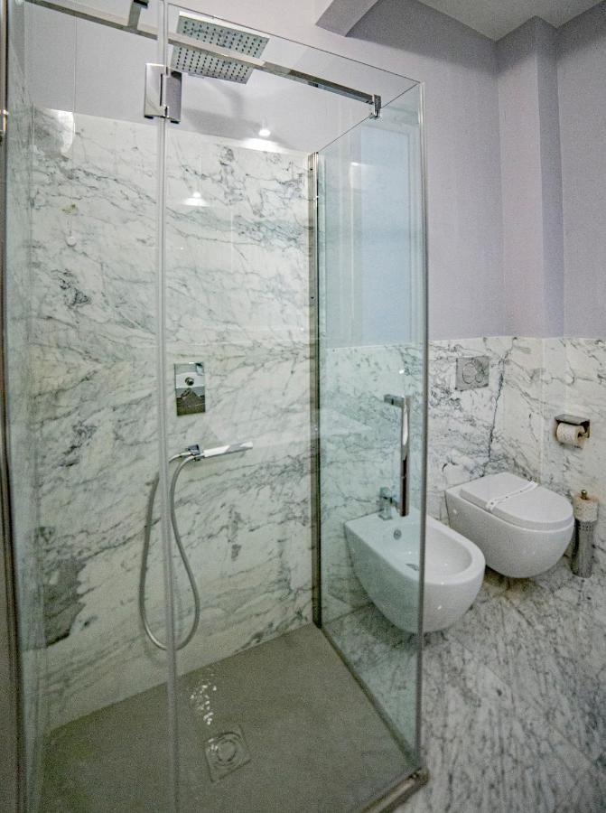Elegante Camera Con Finiture Di Lusso Appena Ristrutturata Marina Di Carrara Esterno foto